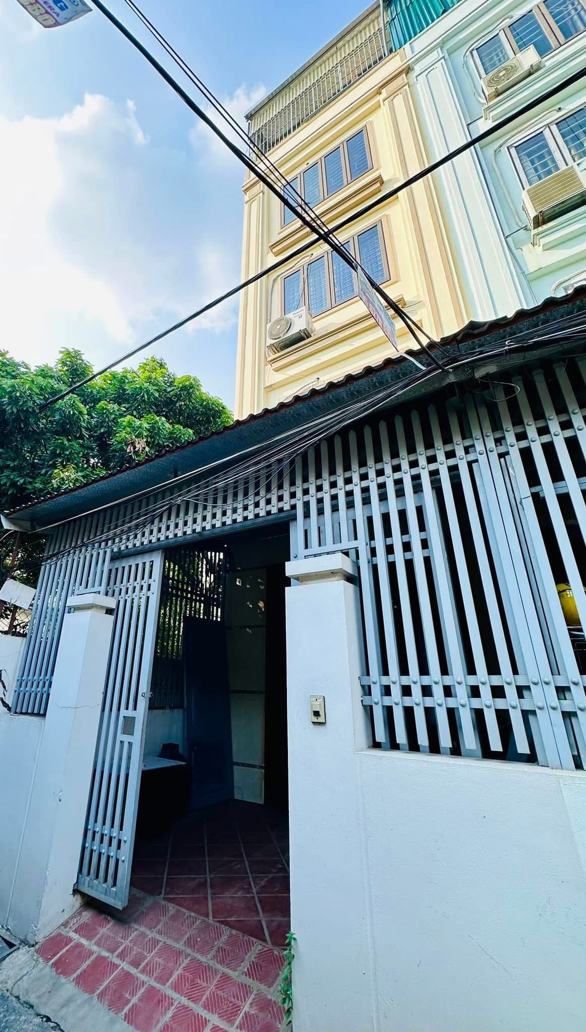 Cho thuê nhà ngõ 200 Vĩnh Hưng, 5 tầng x 42 m2, 3 ngủ khép kín, 12.5 Triệu - Ảnh chính